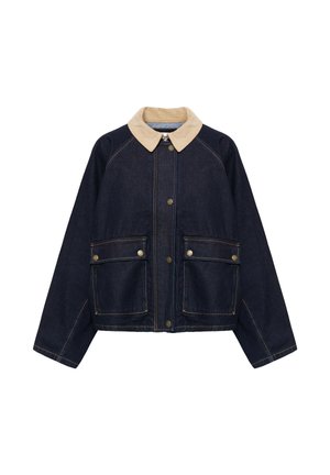 Veste en denim foncé avec col en velours côtelé beige, boutons-pression sur le devant, et deux grandes poches à rabat avec boutons-pression.