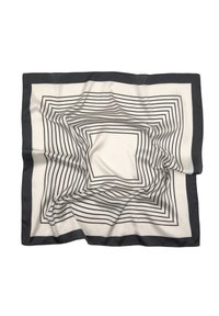 Hedvábný šátek s krémovým podkladem, zdobený výraznými černými soustřednými liniemi a tmavým okrajem. Hladký povrch s dekorativním geometrickým vzorem.