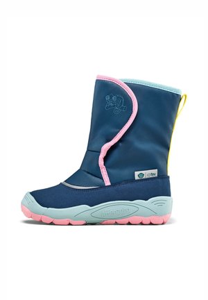 Kinderwinterlaars in donkerblauw met roze bies, lichtblauwe zool, gele hiellus en zijlogo detail.