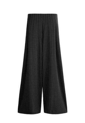 Čierne široké nohavice s bielym mriežkovaným vzorom a vysokým pásom, zobrazené na bielom pozadí.