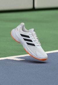 Valimata, footwear white/core black/lucid orange