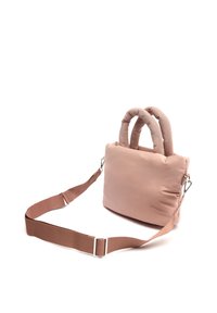 Rosa vadderad handväska med två runda handtag, avtagbar axelrem, slät textur, rektangulär form och minimalistisk design.