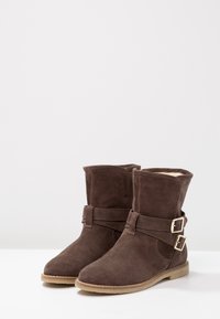 KIOMI Botines - taupe