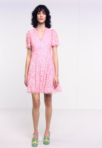 Needle & Thread DAPHNE V-NECK MINI DRESS - Cocktail φόρεμα / Φόρεμα για πάρτι - rose quartz