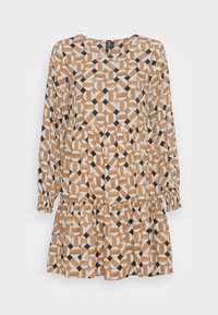 Sukienka z długim rękawem w beżowo-brązowo-białe geometryczne wzory, z warstwowym krojem i marszczonymi rękawami dla dodatkowej tekstury.
