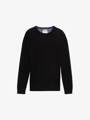 Suéter negro de cuello redondo y manga larga con puños y dobladillo acanalados, pequeño logotipo sutil en el lado izquierdo del pecho y detalle azul en el interior del cuello.