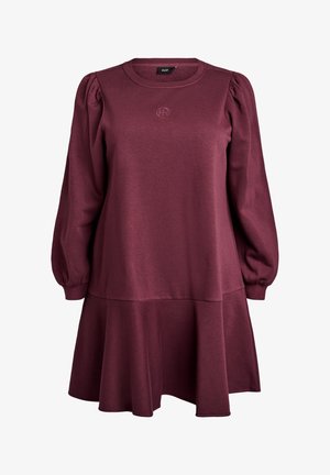 Bordeauxfarbenes Langarmkleid mit rundem Ausschnitt, gepufften Schultern und weit ausgestellt Rock, ausgestattet mit einem subtil geprägten Logo auf der Brust.