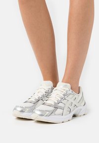 ASICS SportStyle GEL 1130 - Sapatilhas - cream/pure silver
