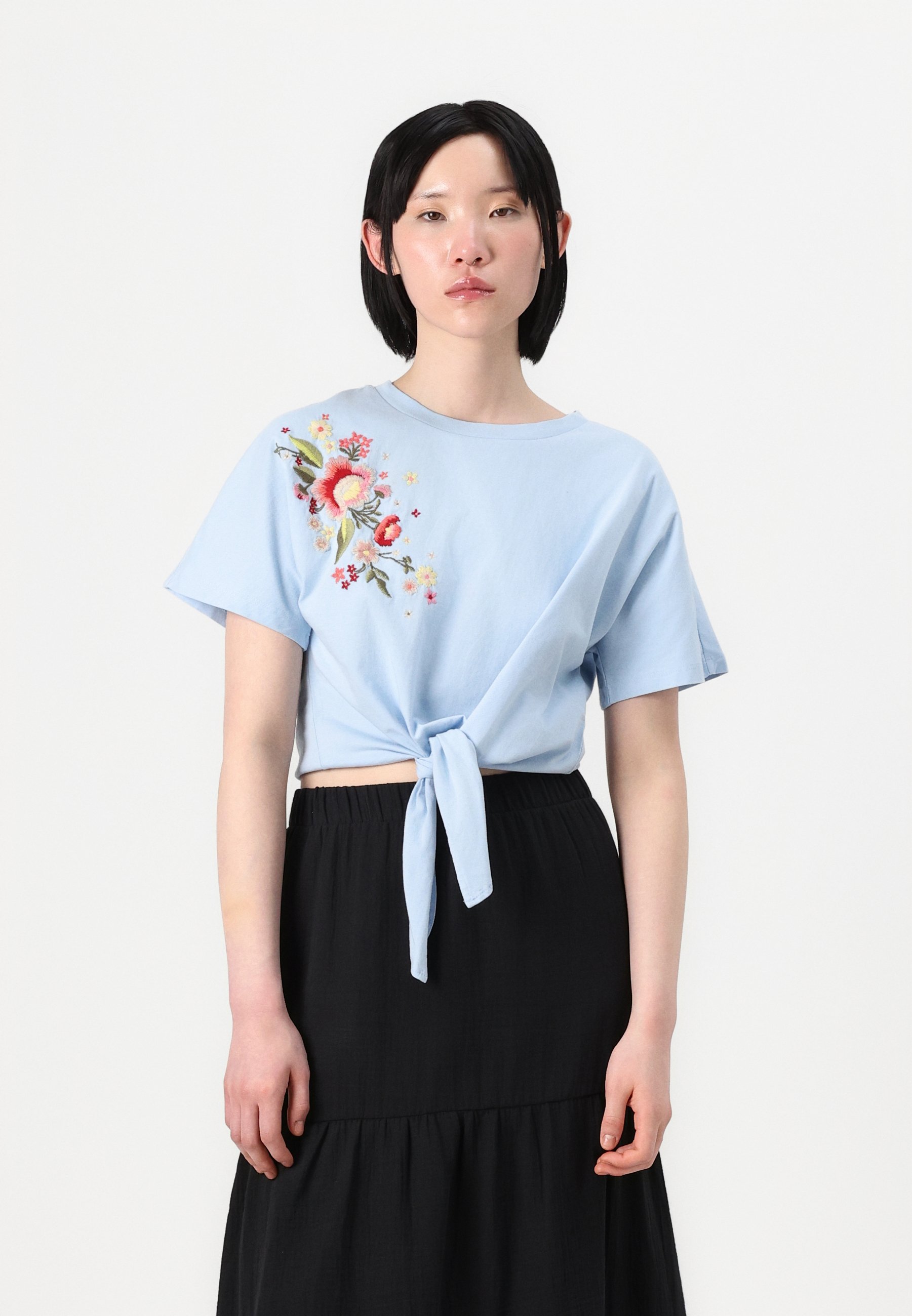 売れ筋商品|||ヤス Tシャツ レディース トップス YASFABIAN KNOT TEE - Print T-shirt - clear sky YAS YASFABIAN KNOT TEE - T-Shirt print - clear sky/hellblau