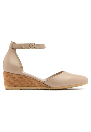 RYŁKO Sandały na koturnie