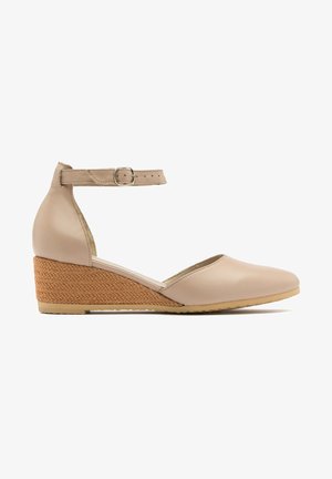 RYŁKO Sandały na koturnie