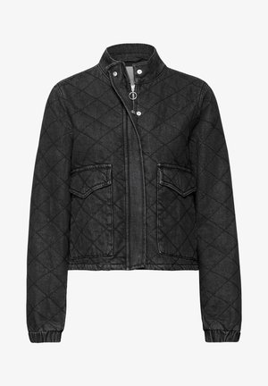 Zwarte gewatteerde jas met hoge kraag, ritssluiting aan de voorkant en twee kleppen zakken. Heeft elastische manchetten en een cropped ontwerp voor een aansluitende silhoeet.