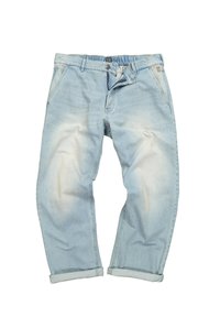Hellblaue Denim-Jeans mit lockerer Passform, leicht ausgebleicht im Oberschenkelbereich, mit umgeschlagenem Saum und elastischem Bund für zusätzlichen Komfort.