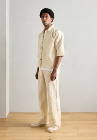 Heathe OLAITAN SET - Košeľa - beige