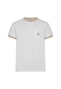 Hvid T-shirt med korte ærmer, beige ribbet krave og ærme accenter samt en lomme på venstre bryst med et lille mærke.