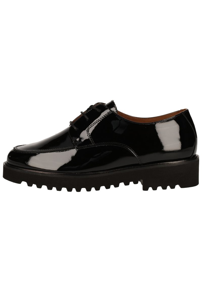 Scarpa stringata in pelle verniciata nera con punta arrotondata, cuciture prominenti e una suola spessa e robusta con scanalature profonde per una migliore aderenza.