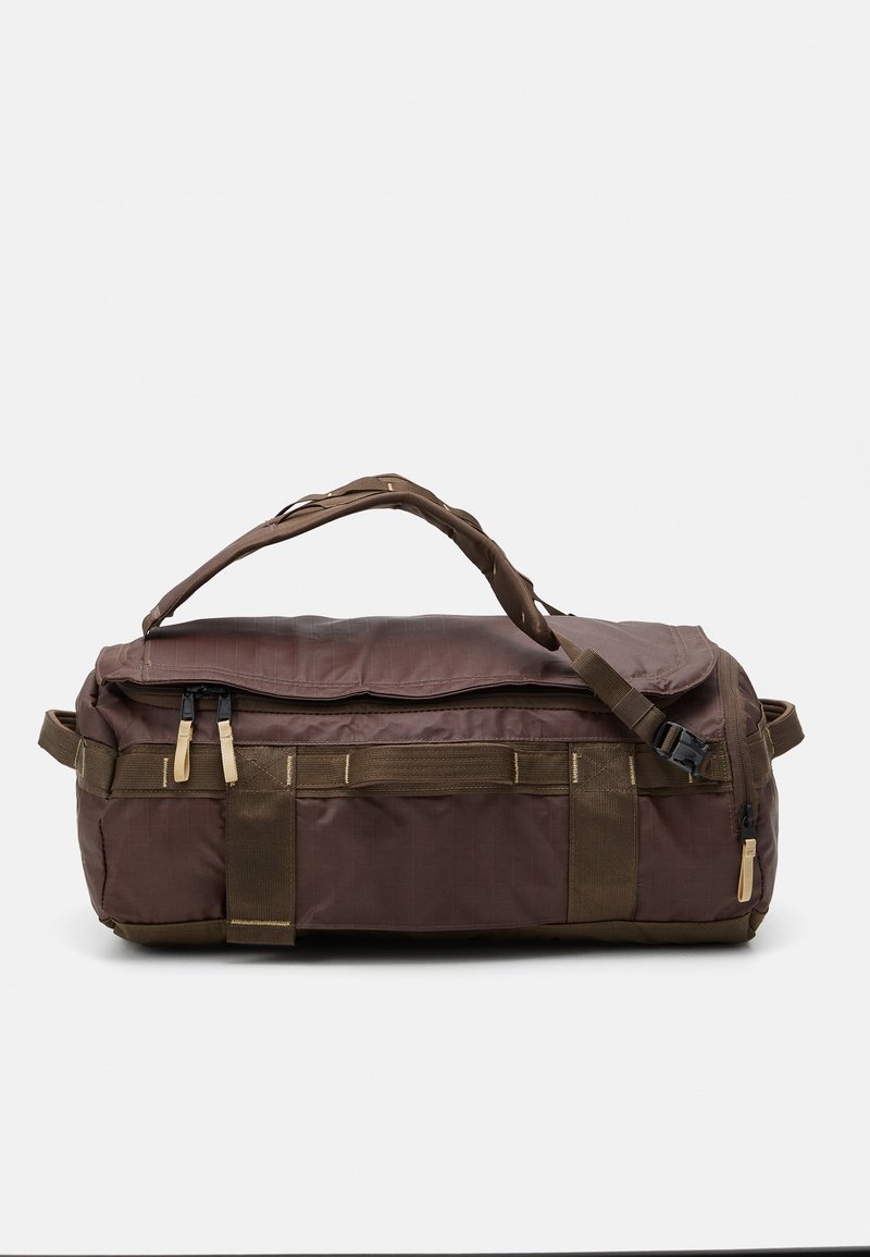The North Face BASE CAMP VOYAGER DUFFEL 32L UNISEX - Hétvégi táska - smokey brown/khaki stone