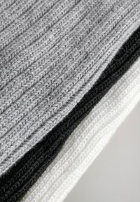 THE SET 3 PACK - REGULAR FIT - Ohrievače nôh - grey black ecru