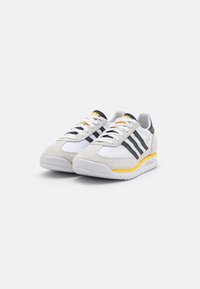 adidas Originals UNISEX - Sportcipő - footwear white/core black/spark