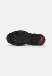 HUGO Stivaletti con plateau - off-white