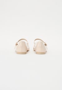 Tamaris Balerini cu barete - ivory patent