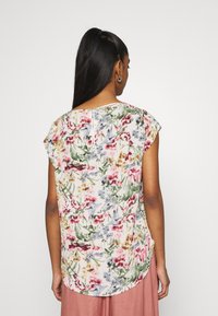 ONLY Blusa - cloud dancer