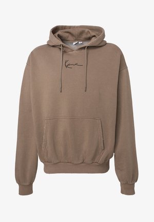 Sudadera con capucha en marrón claro, hecha de una tela suave. Presenta un bolsillo frontal, puños elásticos y un logo bordado en negro en el pecho.