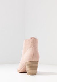 Marco Tozzi Botines bajos - light pink