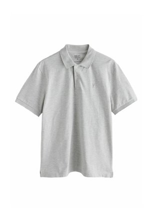Lysegrå polo-shirt lavet af blød stof, med en tre-knap lukning og et lille logo på brystet. Korte ærmer med sideslidser.