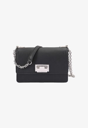 Zwarte rechthoekige leren schoudertas met zilveren kettingriem en zilveren gesp met gegraveerde merknaam "Paul Costelloe".