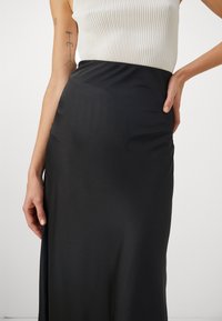 ONLY ONLGABBY MIDI SKIRT - Jupe longue - black