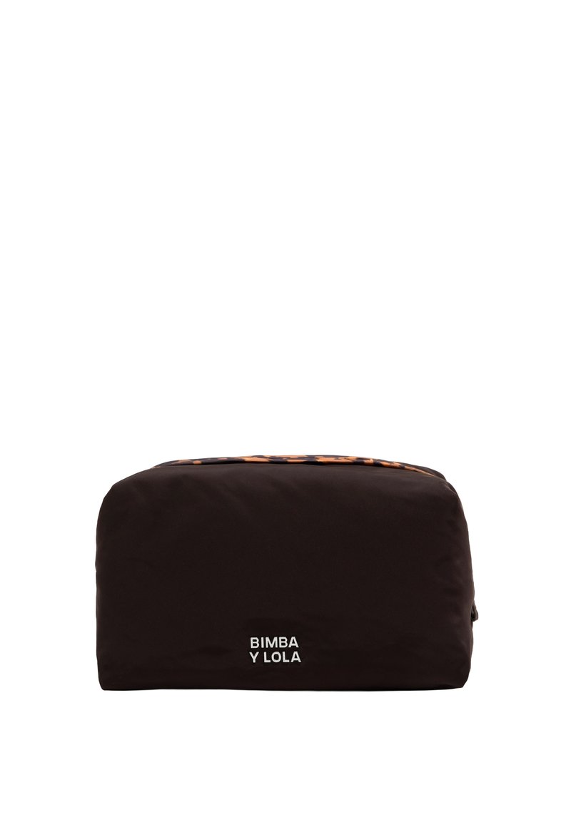 Beauty case nero con chiusura a zip, forma rettangolare arrotondata e marchio БIMBA Y LOLA in bianco sul davanti.