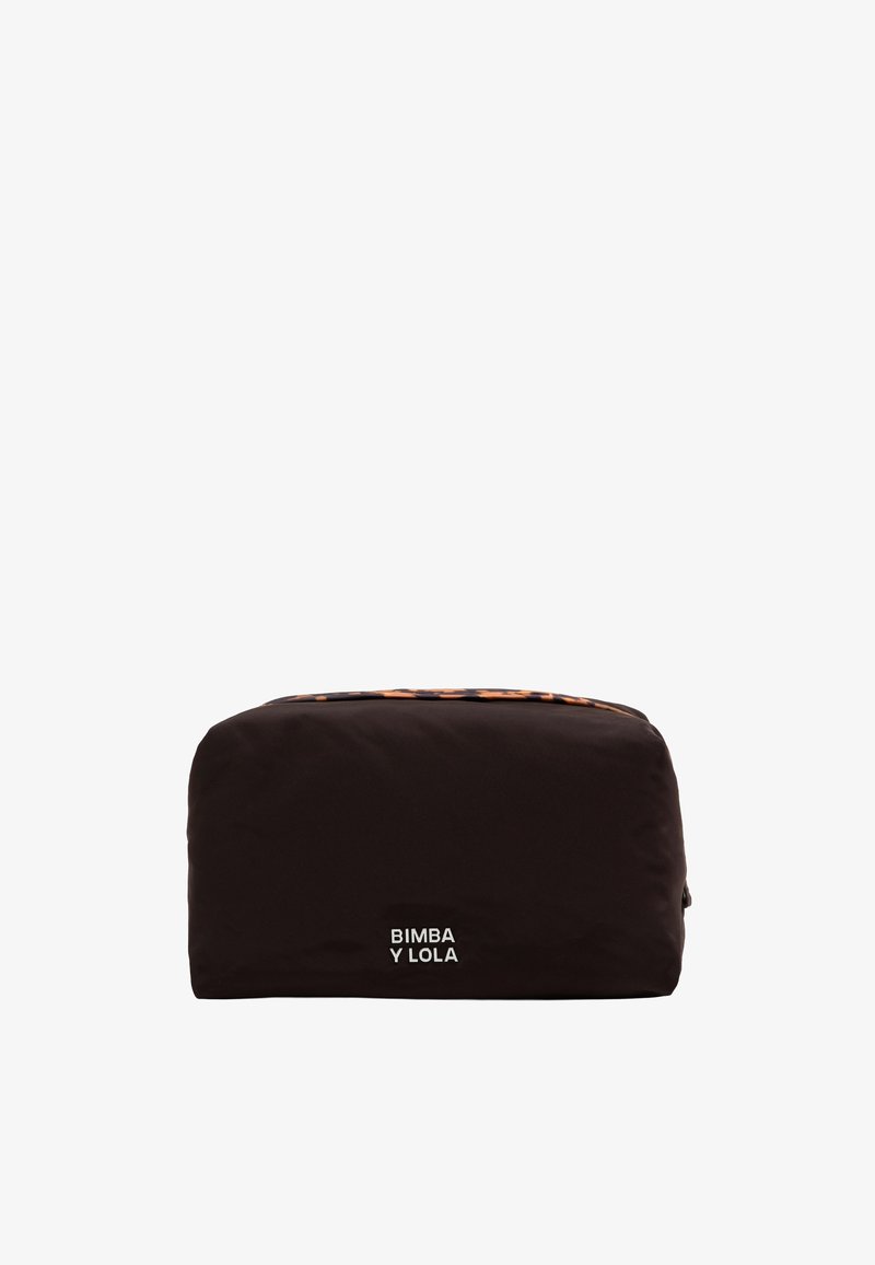 Beauty case nero con chiusura a zip, forma rettangolare arrotondata e marchio БIMBA Y LOLA in bianco sul davanti.