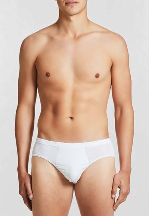 Slip bianco in cotone con una texture liscia e cintura elastica, caratterizzato da copertura totale e un design classico. Nessun motivo o decorazione.