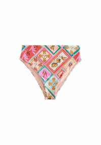 Aukšto liemens bikini apatinių dalių maudymosi kostiumėlis su daugiabriauniu raštu, kuriame pavaizduoti kriauklės, gėlės ir vaisiai ant šviesiai persikinės spalvos fono.