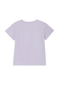 Lila kortärmad t-shirt med rund halsringning och en avslappnad passform. Tyget är mjukt med en subtil lyster, vilket gör den lämplig för avslappnat bruk.