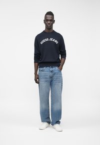 Guess Jeans PATCH - Džemperis - daring ocean