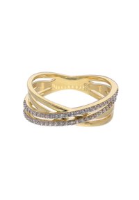 Edelstahlring in Goldoptik mit verdrehten Formen, verziert mit klaren Steinen entlang von zwei Bändern, polierte Oberfläche mit offenen Ausschnitten für ein leichtes Design.