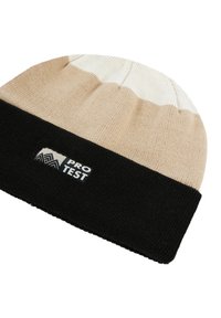 Kolmivärvinen neulepipo valkoisena, beigeä ja mustana, mustassa resorissa on "PRO TEST" -logo-patch.