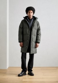 Lindbergh COAT - Ziemas mētelis - dark green