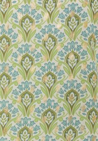 Motif textile présentant des formes florales bleues et vertes sur un fond clair, rehaussé de détails dorés et d'une texture lisse.