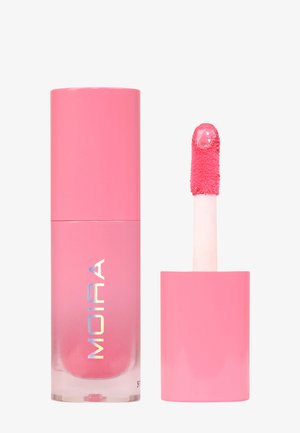 Vaaleanpunainen huulikiiltoputki, jossa lukee "MOIRA" ja applikaattoritikku, jonka karvaisessa kärjessä on vaaleanpunaista kiiltoa, valkoisella taustalla.