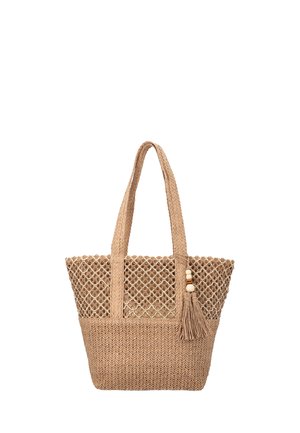 Geantă tote maro țesută, cu două mâneruri lungi, design superior din plasă deschisă și ciucure decorativ cu mărgele din lemn pe o parte.