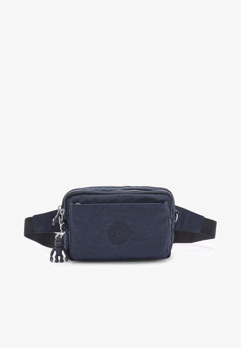 Bolsa cruzada de nailon azul marino con un bolsillo frontal con cremallera, correa ajustable, acento de logo de goma y un pequeño charm de mono de goma adjunto.