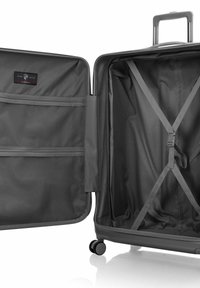 Grauer Hartschalenkoffer mit zwei Fächern, Netzfach und verstellbaren Riemen. Ausgestattet mit leichtgängigen Rollen und einem ausziehbaren Griff.