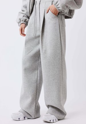 Project X Paris, BAS DE JOGGING PLIS NATURAL - Pantaloni sportivi - gris