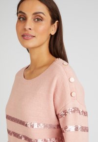 Damart RAYÉ À SEQUINS  - Pullover - rose rayé