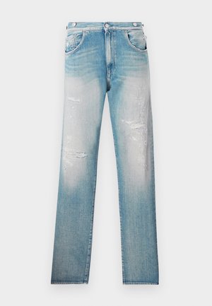 Heledatseteks sinised teksapüksid sirgete sääretega, millel on kulumisefektid ja tuhmumine. Viiepalgiline disain metallist riistvaradega detailidega.