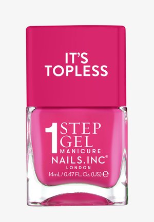 Roze nagellakflesje met een vierkante glazen basis en een felroze vierkante dop. Het label aan de voorkant toont "1 STEP GEL" en "IT'S TOPLESS" in witte tekst.
