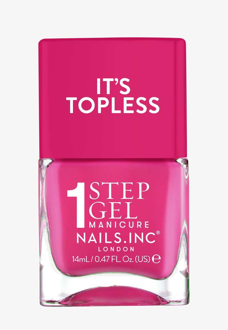 Rosa neglelakkflaske med firkantet glassbase og en lys rosa firkantet hette. Frontetiketten viser "1 STEP GEL" og "IT'S TOPLESS" i hvit tekst.